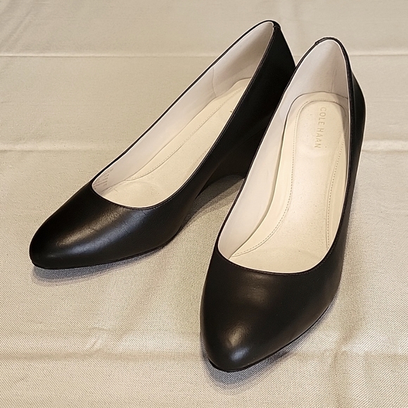 Cole Haan Grand.øs Black Leather Wedge 2.5" mid heels, size 8.5 - Picture 1 of 6